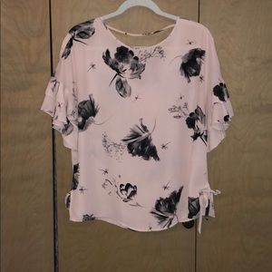 Express Blouse with Ruffle Sleeve